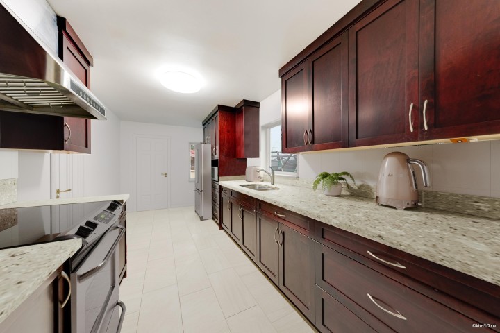 Photo 3 at 3342 Adanac Street, Renfrew VE, Vancouver East