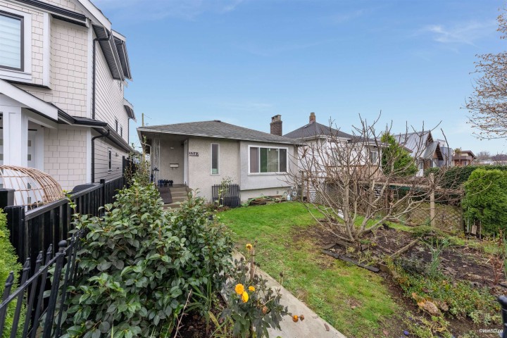 Photo 15 at 3342 Adanac Street, Renfrew VE, Vancouver East