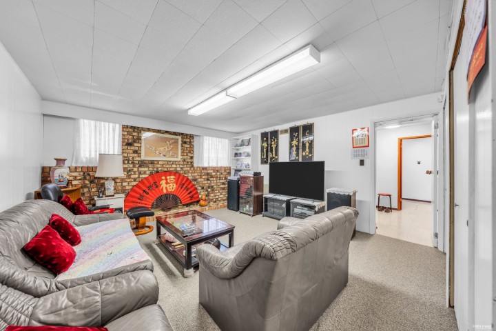 Photo 11 at 580 W 64th Avenue, Marpole, Vancouver West