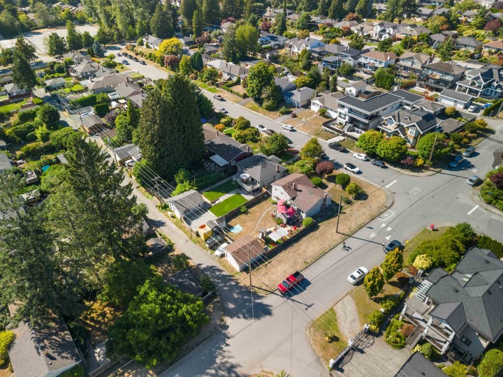 Photo 3 at 409 W 27th Street, Upper Lonsdale, North Vancouver