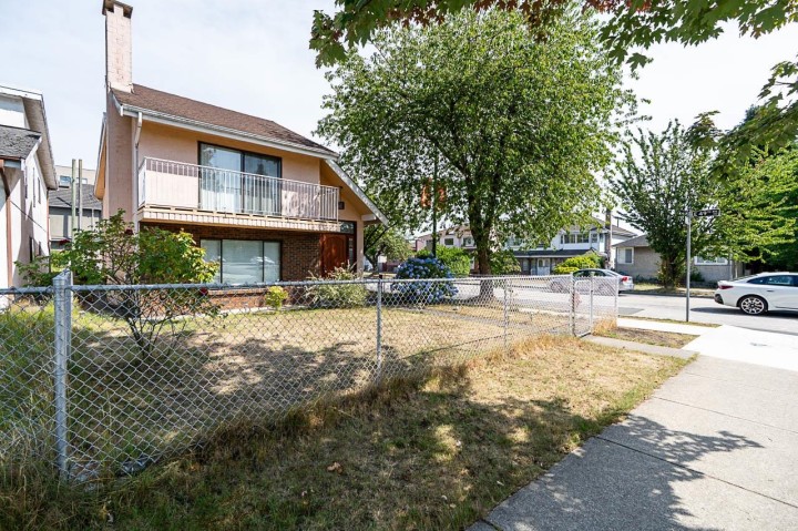 Photo 2 at 6496 Quebec Street, Main, Vancouver East