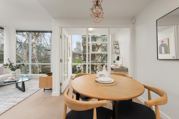 Photo 6 at 605 - 633 Kinghorne Mews, Yaletown, Vancouver West