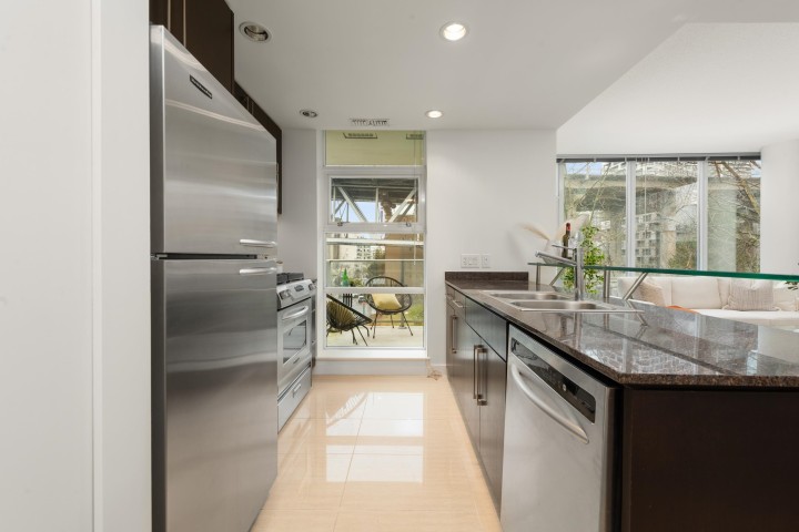 Photo 10 at 605 - 633 Kinghorne Mews, Yaletown, Vancouver West