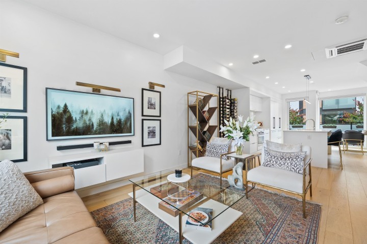 Photo 2 at 207 - 649 E 3 Street, Lower Lonsdale, North Vancouver