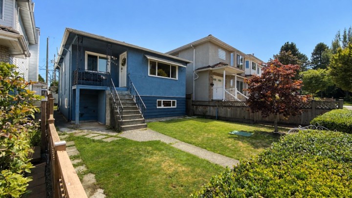 Photo 2 at 4458 Skeena Street, Renfrew Heights, Vancouver East