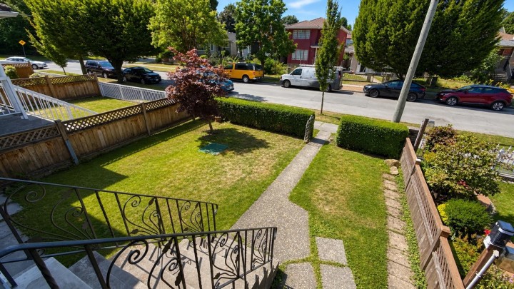 Photo 4 at 4458 Skeena Street, Renfrew Heights, Vancouver East