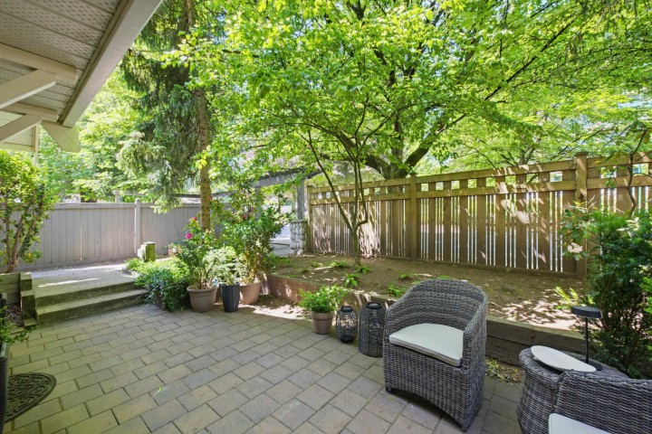 Photo 3 at 2 - 1071 Lynn Valley Road, Lynn Valley, North Vancouver