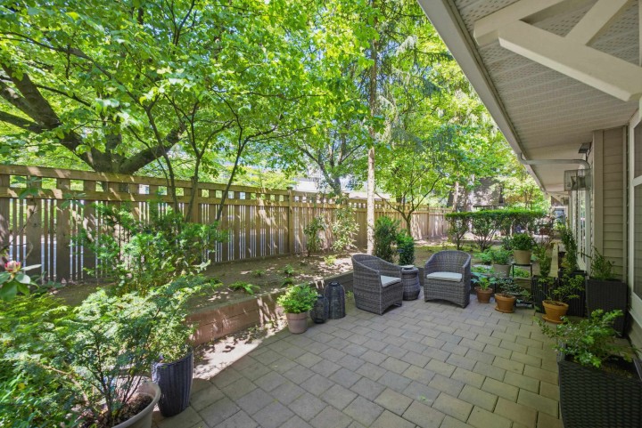Photo 1 at 2 - 1071 Lynn Valley Road, Lynn Valley, North Vancouver