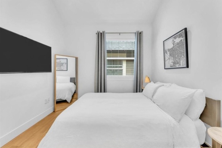 Photo 13 at 2 - 1136 E Pender Street, Strathcona, Vancouver East