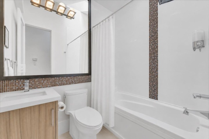 Photo 12 at 2 - 1136 E Pender Street, Strathcona, Vancouver East