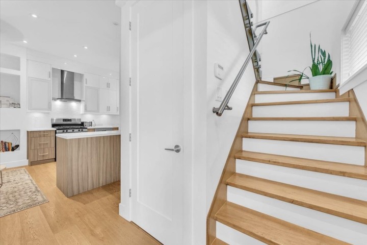 Photo 9 at 2 - 1136 E Pender Street, Strathcona, Vancouver East