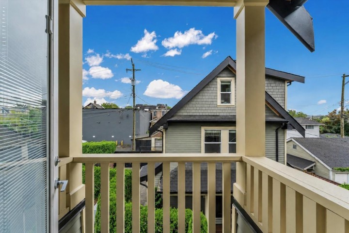 Photo 11 at 2 - 1136 E Pender Street, Strathcona, Vancouver East