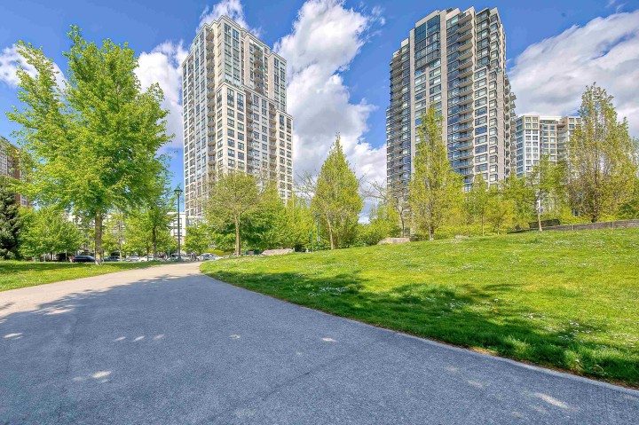 Photo 1 at 2009 - 5380 Oben Street, Collingwood VE, Vancouver East