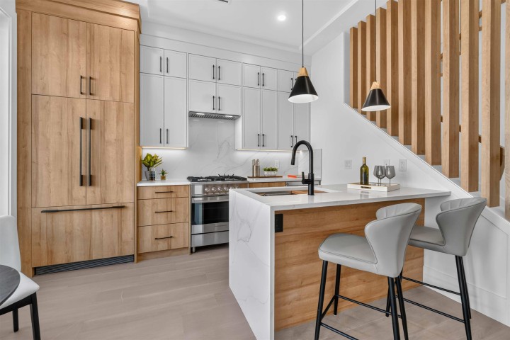 Photo 3 at 2 - 3271 E Georgia Street, Renfrew VE, Vancouver East