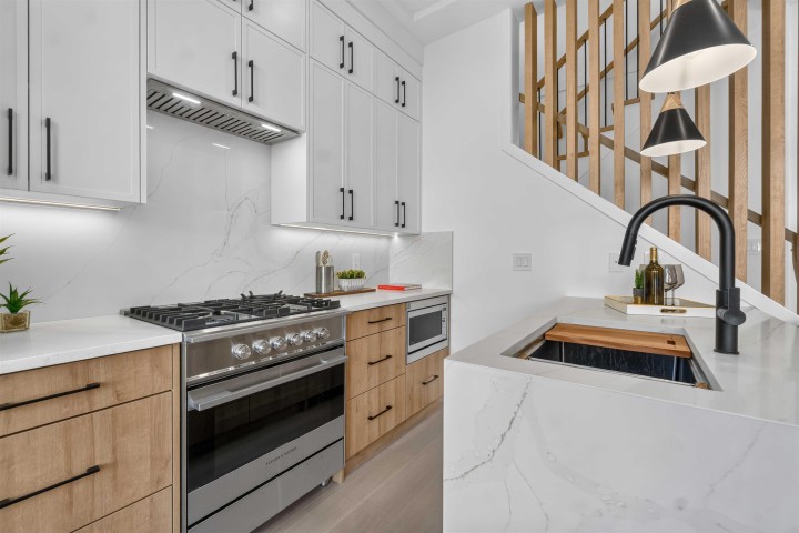 Photo 5 at 2 - 3271 E Georgia Street, Renfrew VE, Vancouver East