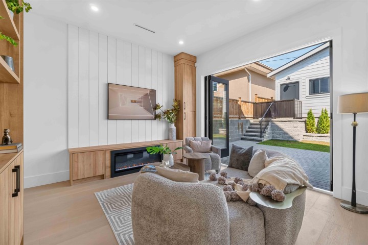 Photo 10 at 2 - 3271 E Georgia Street, Renfrew VE, Vancouver East