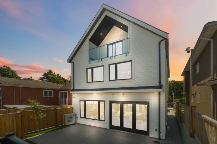 Photo 33 at 2 - 3271 E Georgia Street, Renfrew VE, Vancouver East