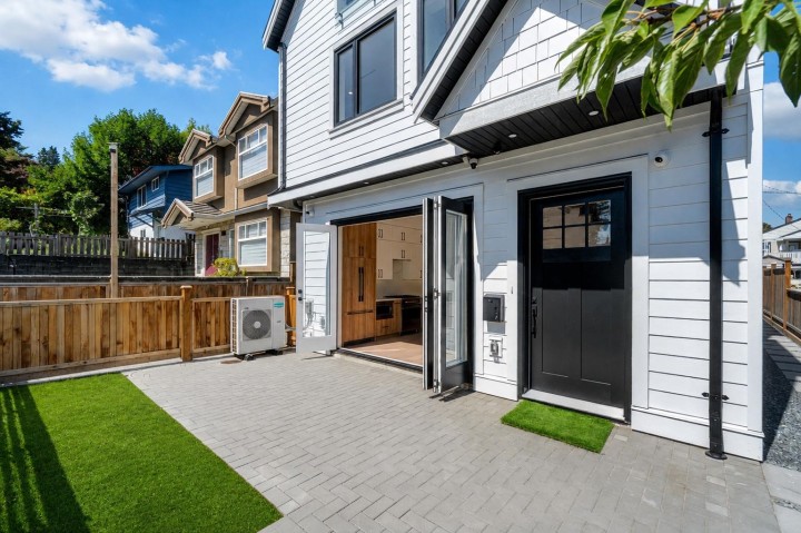 Photo 3 at 1 - 3271 E Georgia Street, Renfrew VE, Vancouver East