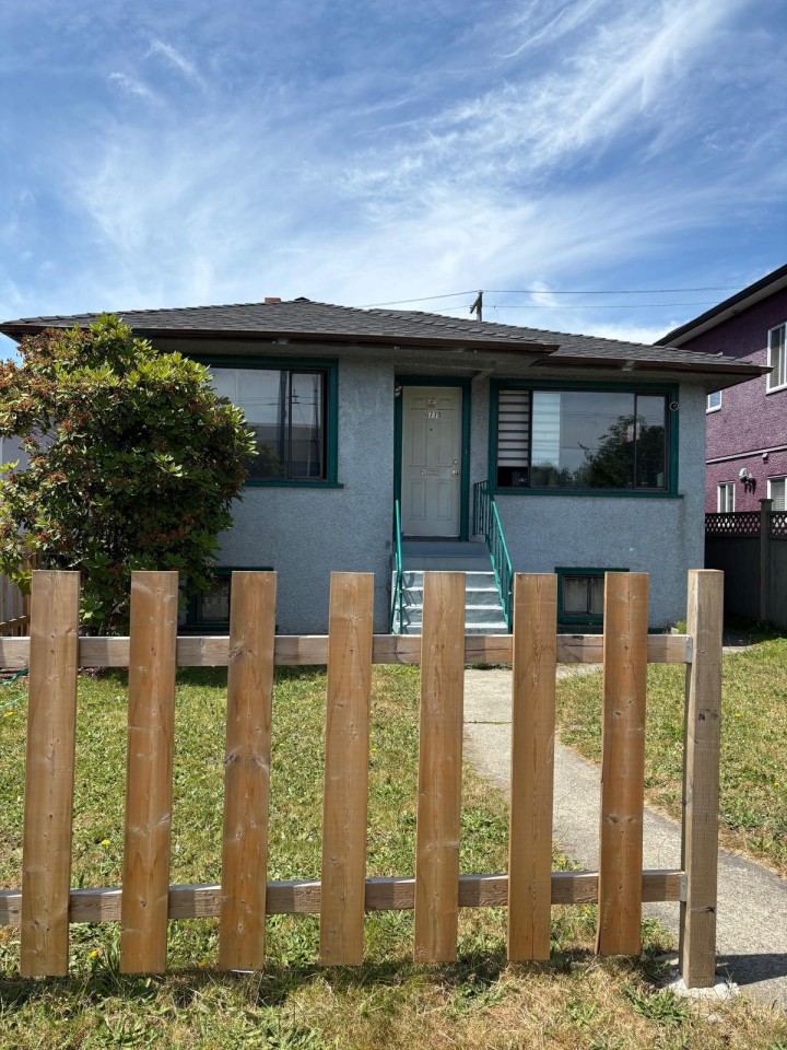 Photo 2 at 6779 Main Street, South Vancouver, Vancouver East