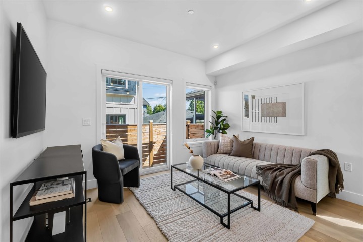 Photo 2 at 3 - 550 Kaslo Street, Renfrew VE, Vancouver East