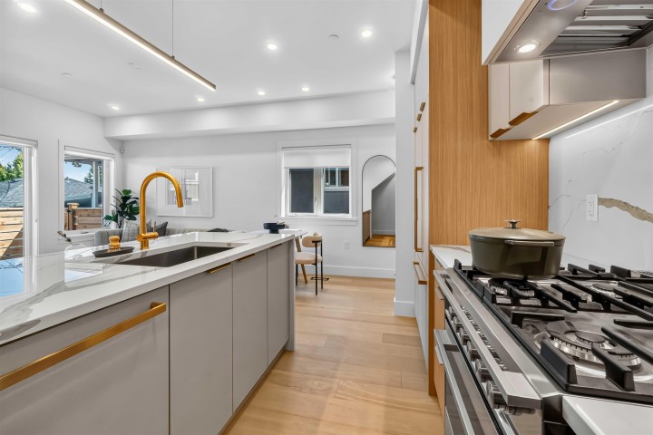 Photo 9 at 3 - 550 Kaslo Street, Renfrew VE, Vancouver East