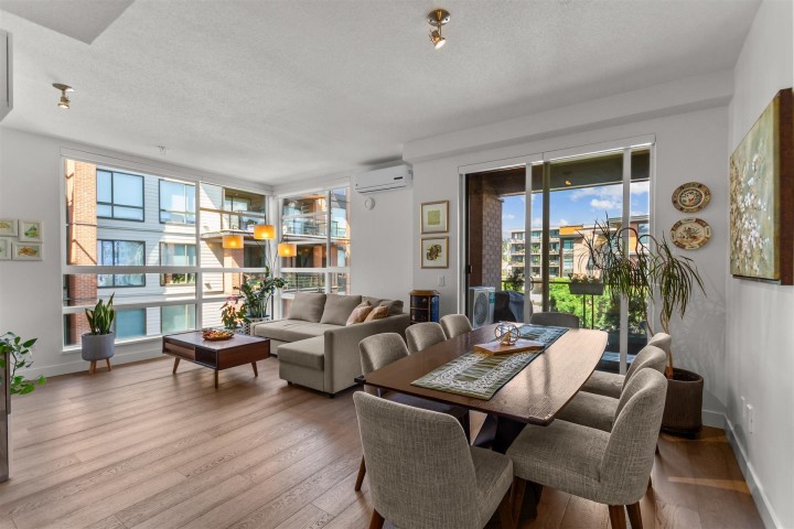 Photo 2 at 404 - 719 W 3rd Street, Harbourside, North Vancouver