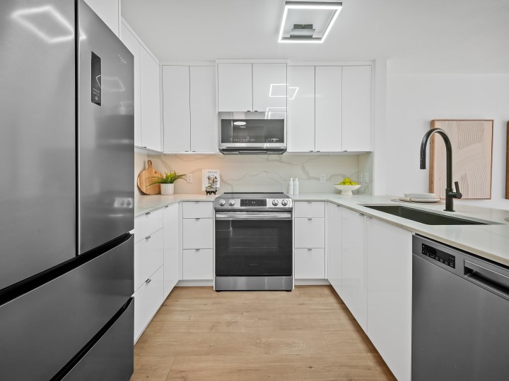 Photo 14 at 213 - 3038 E Kent Avenue South, South Marine, Vancouver East
