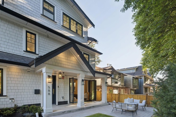 Photo 1 at 588 E 10th Avenue, Mount Pleasant VE, Vancouver East