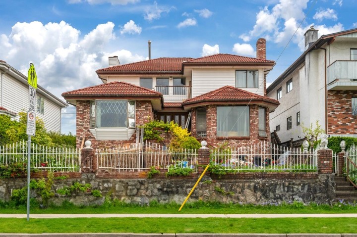 Photo 1 at 4338 Ontario Street, Main, Vancouver East