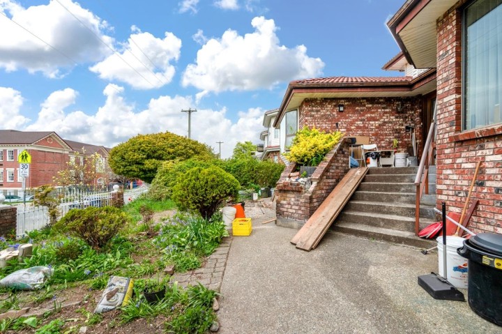 Photo 4 at 4338 Ontario Street, Main, Vancouver East