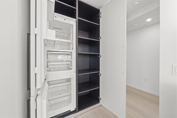 Photo 13 at 702 - 8415 Granville Street, S.W. Marine, Vancouver West