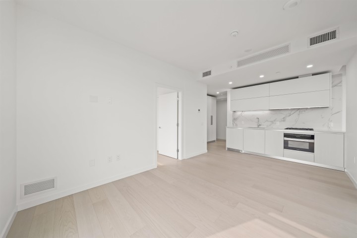 Photo 9 at 702 - 8415 Granville Street, S.W. Marine, Vancouver West