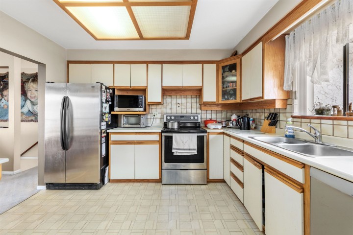 Photo 3 at 3481 Dieppe Drive, Renfrew Heights, Vancouver East
