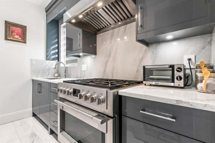 Photo 12 at 5577 Inverness Street, Knight, Vancouver East