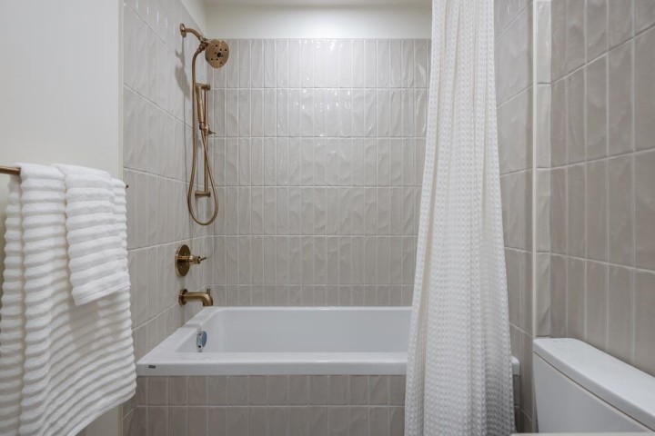 Photo 12 at 410 - 2550 Garden Drive, Grandview Woodland, Vancouver East