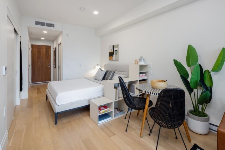 Photo 3 at 410 - 2550 Garden Drive, Grandview Woodland, Vancouver East