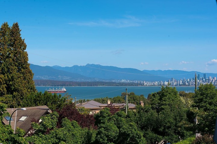 Photo 3 at 4540 W 3rd Avenue, Point Grey, Vancouver West