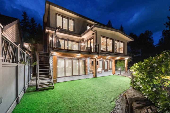 Photo 2 at 3298 Radcliffe Avenue, West Bay, West Vancouver