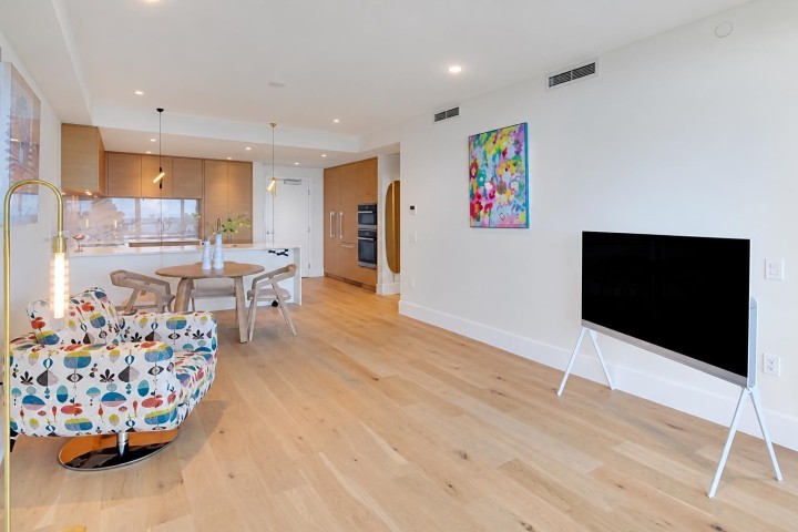 Photo 2 at 402 - 3101 Burfield Place, Cypress Park Estates, West Vancouver