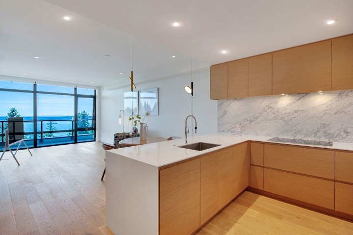 Photo 7 at 402 - 3101 Burfield Place, Cypress Park Estates, West Vancouver