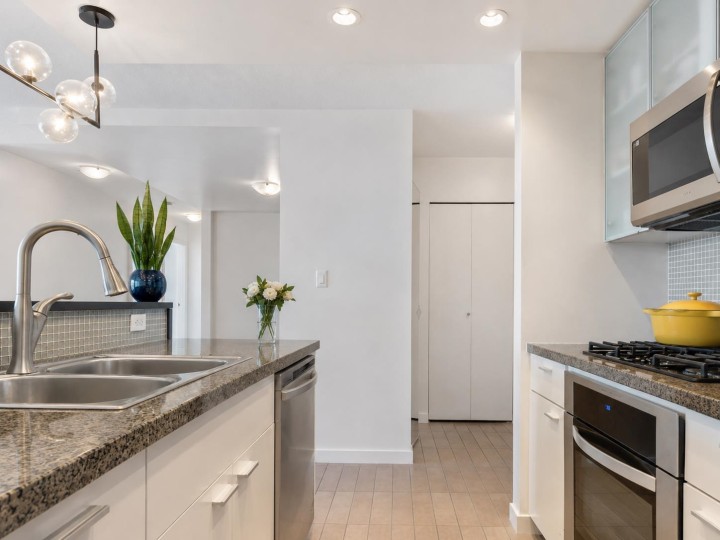 Photo 13 at 801 - 980 Cooperage Way, Yaletown, Vancouver West