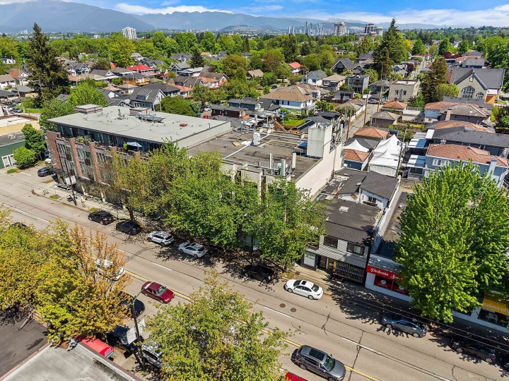 Photo 3 at 301 - 4372 Fraser Street, Fraser VE, Vancouver East