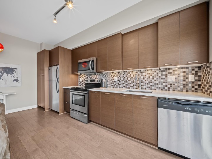 Photo 9 at 301 - 4372 Fraser Street, Fraser VE, Vancouver East