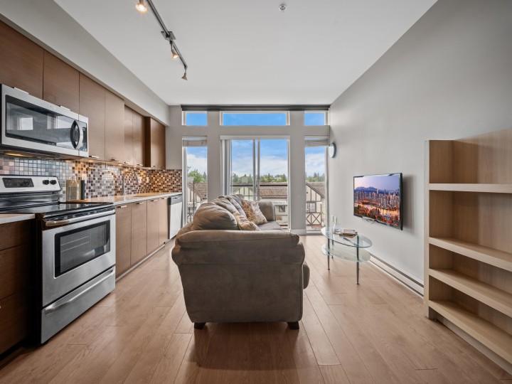 Photo 8 at 301 - 4372 Fraser Street, Fraser VE, Vancouver East