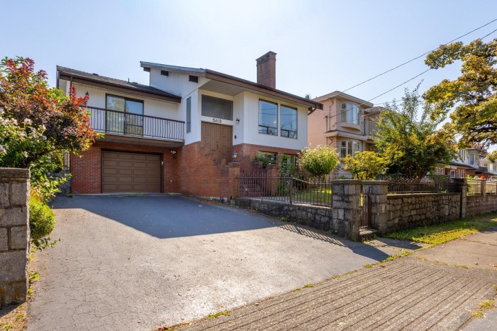 Photo 2 at 5618 Lancaster Street, Collingwood VE, Vancouver East