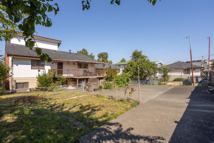 Photo 34 at 5618 Lancaster Street, Collingwood VE, Vancouver East