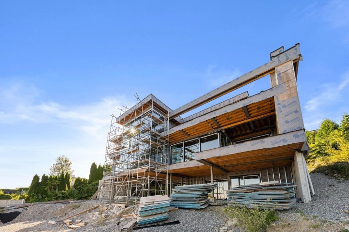 Photo 4 at 1424 Sandhurst Place, Chartwell, West Vancouver