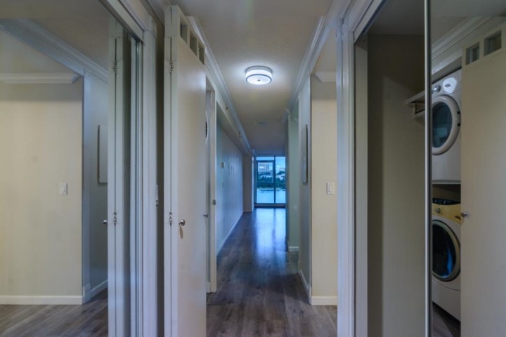 Photo 17 at 802 - 388 Drake Street, Yaletown, Vancouver West