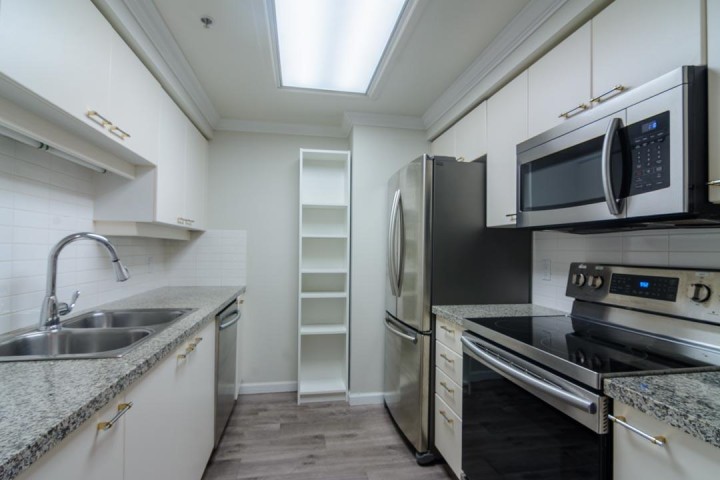 Photo 15 at 802 - 388 Drake Street, Yaletown, Vancouver West