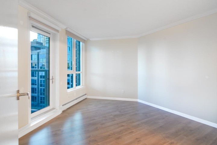 Photo 8 at 802 - 388 Drake Street, Yaletown, Vancouver West